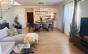 Modern Villa In Grand Bay - Short Walk To Beach